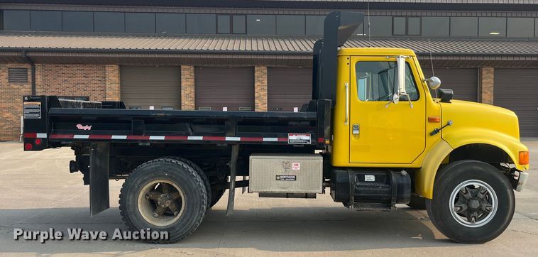 image for item EK8812 1992 International  4900 dump truck