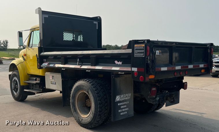 image for item EK8812 1992 International  4900 dump truck