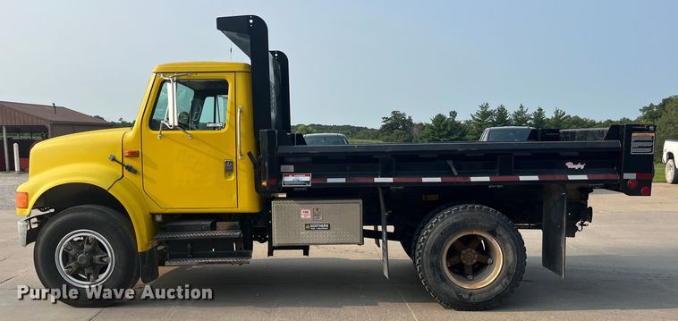 image for item EK8812 1992 International  4900 dump truck