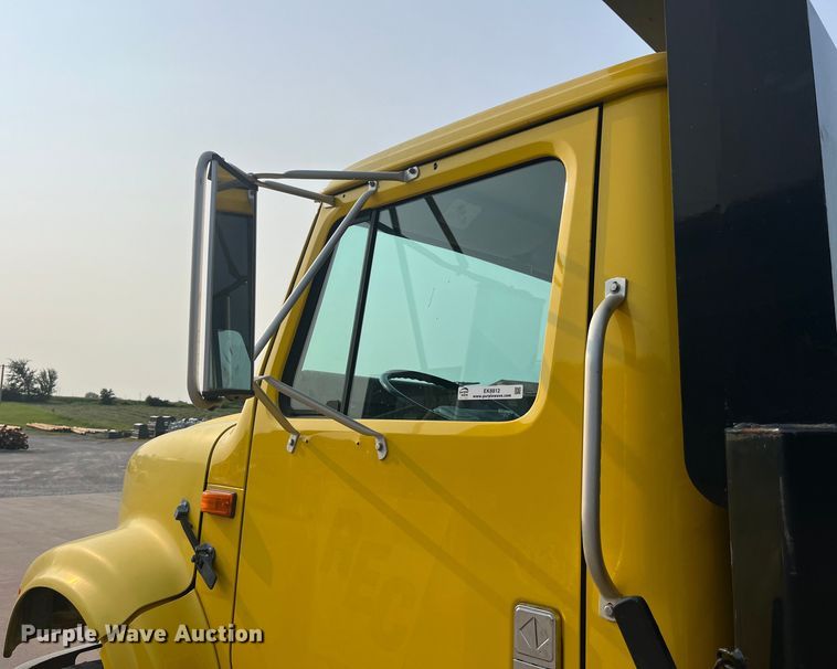 image for item EK8812 1992 International  4900 dump truck