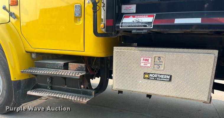 image for item EK8812 1992 International  4900 dump truck