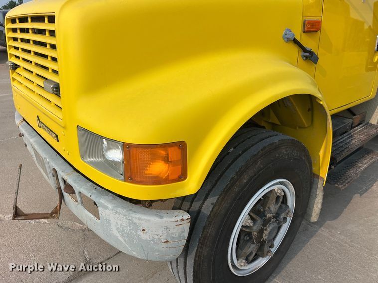 image for item EK8812 1992 International  4900 dump truck