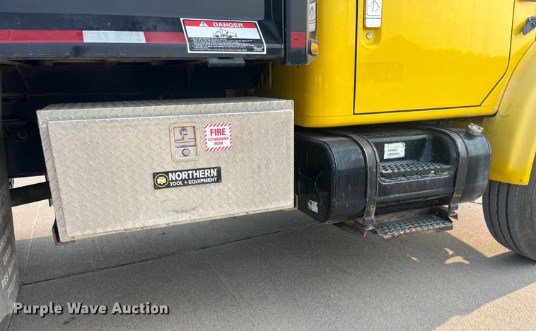 image for item EK8812 1992 International  4900 dump truck