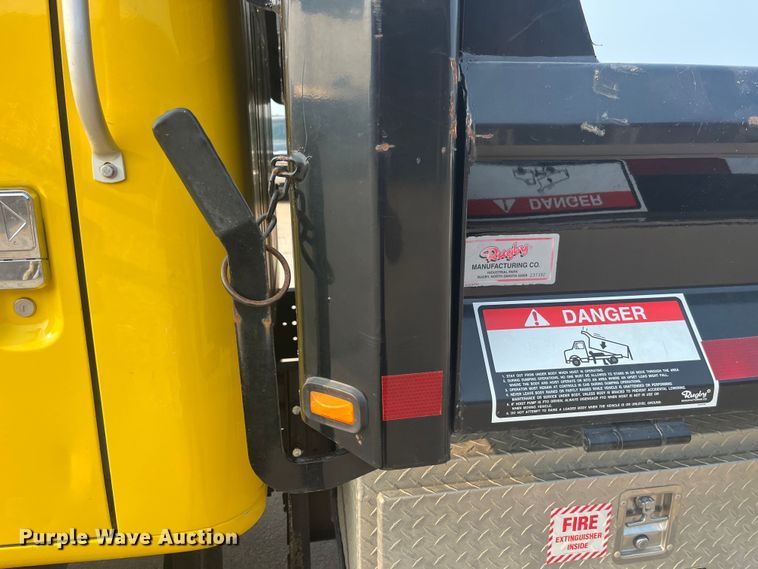 image for item EK8812 1992 International  4900 dump truck