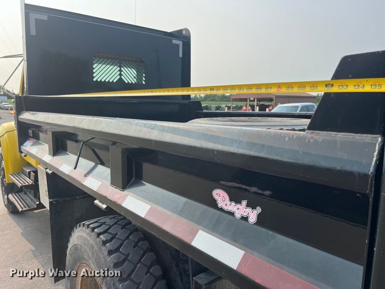 image for item EK8812 1992 International  4900 dump truck