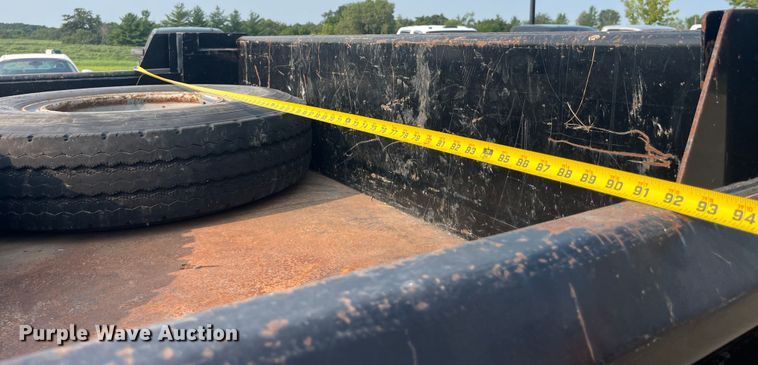 image for item EK8812 1992 International  4900 dump truck