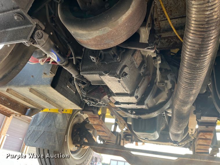 image for item EK8812 1992 International  4900 dump truck