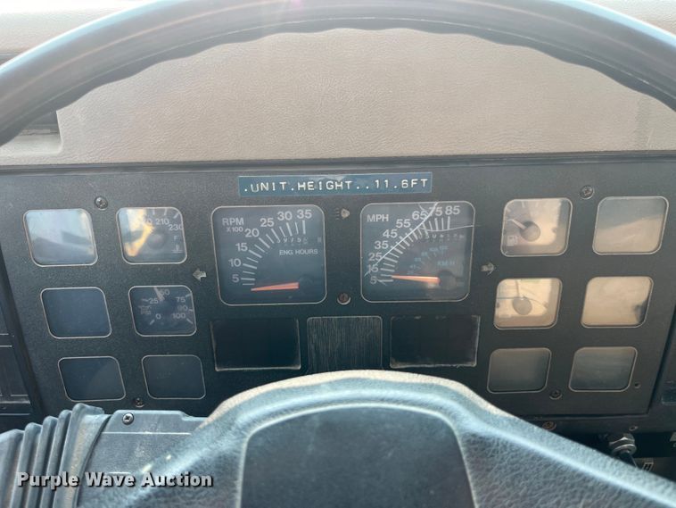 image for item EK8812 1992 International  4900 dump truck