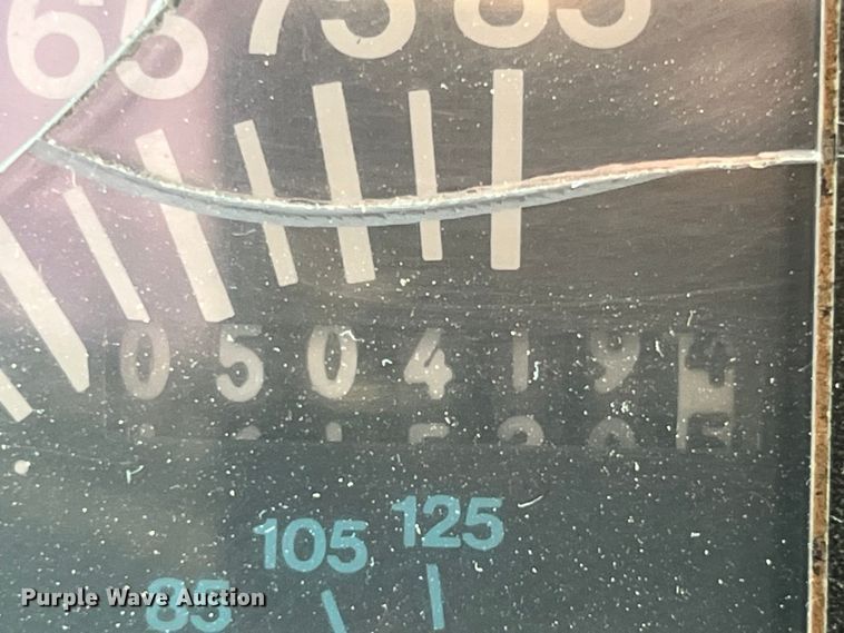 image for item EK8812 1992 International  4900 dump truck