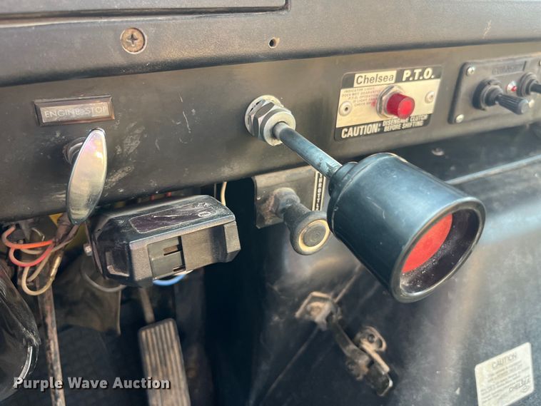 image for item EK8812 1992 International  4900 dump truck