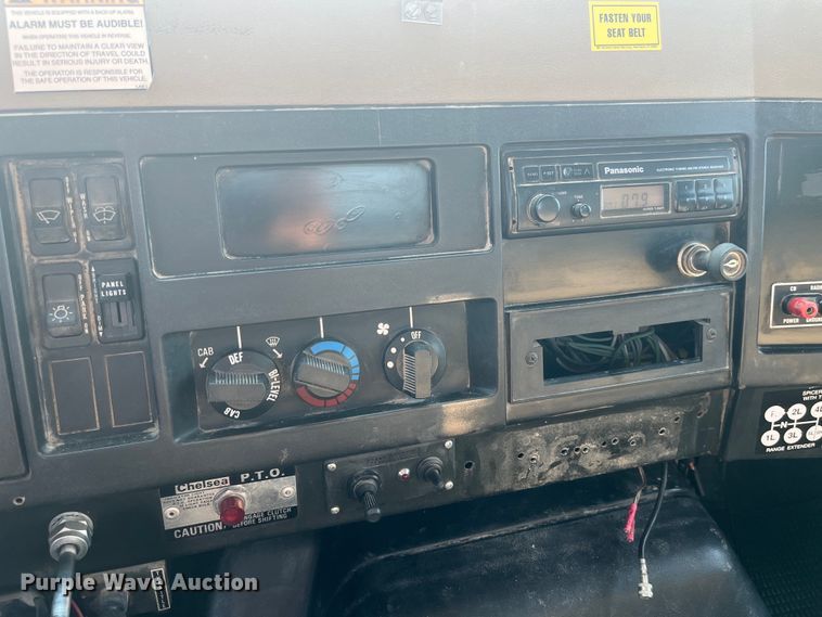 image for item EK8812 1992 International  4900 dump truck