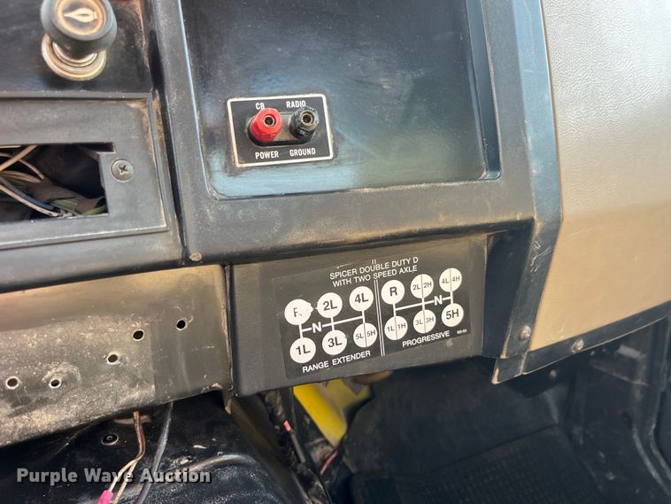 image for item EK8812 1992 International  4900 dump truck