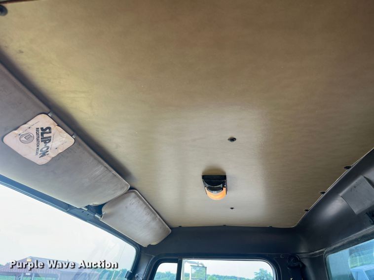 image for item EK8812 1992 International  4900 dump truck