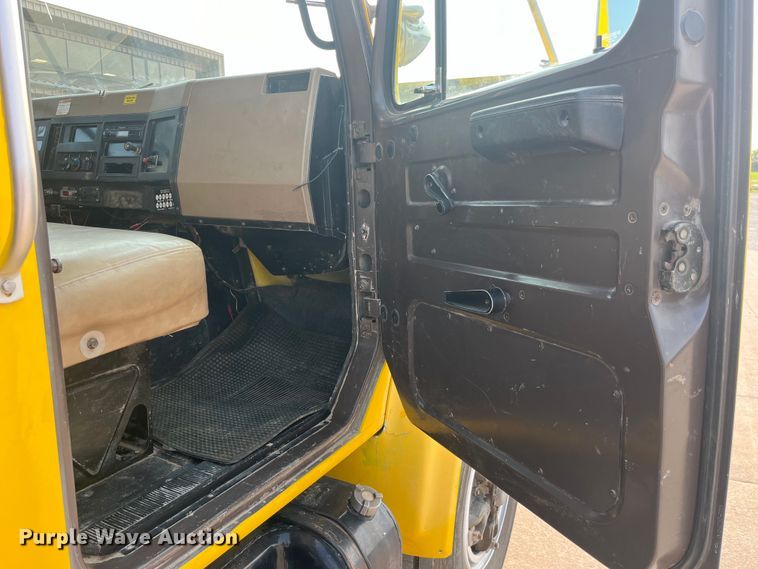 image for item EK8812 1992 International  4900 dump truck