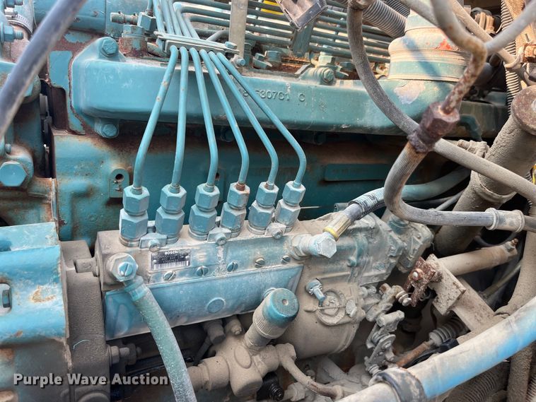 image for item EK8812 1992 International  4900 dump truck