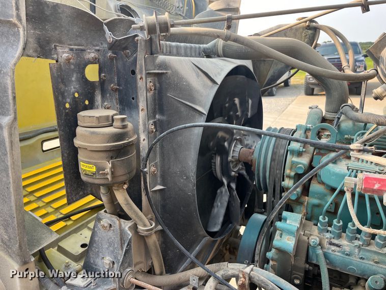 image for item EK8812 1992 International  4900 dump truck