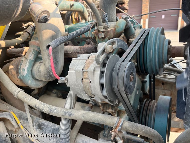 image for item EK8812 1992 International  4900 dump truck