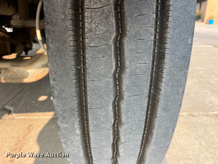 image for item EK8812 1992 International  4900 dump truck