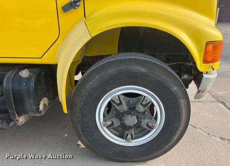 image for item EK8812 1992 International  4900 dump truck