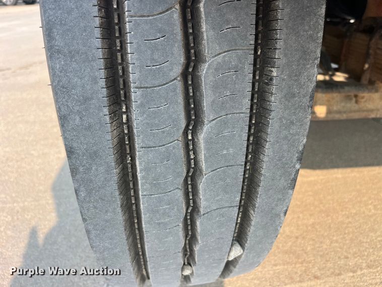 image for item EK8812 1992 International  4900 dump truck