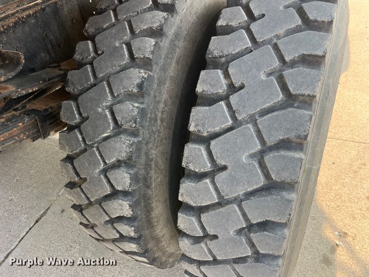 image for item EK8812 1992 International  4900 dump truck