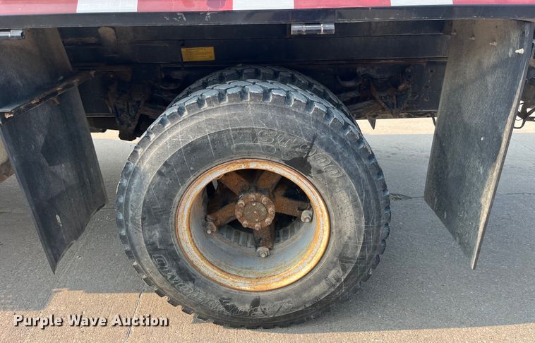 image for item EK8812 1992 International  4900 dump truck