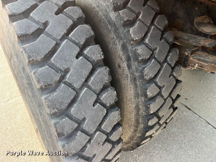 image for item EK8812 1992 International  4900 dump truck