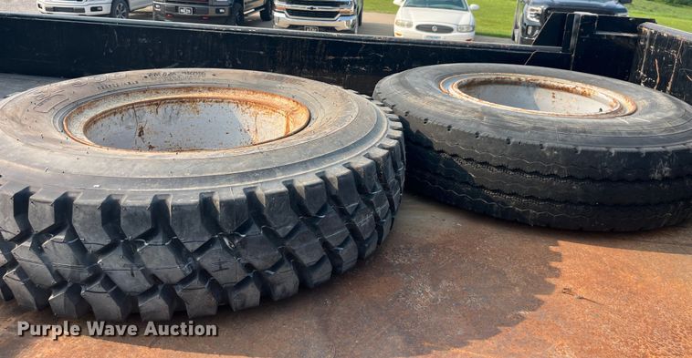 image for item EK8812 1992 International  4900 dump truck