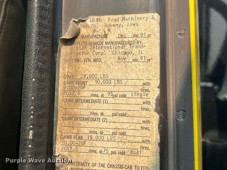 image for item EK8812 1992 International  4900 dump truck