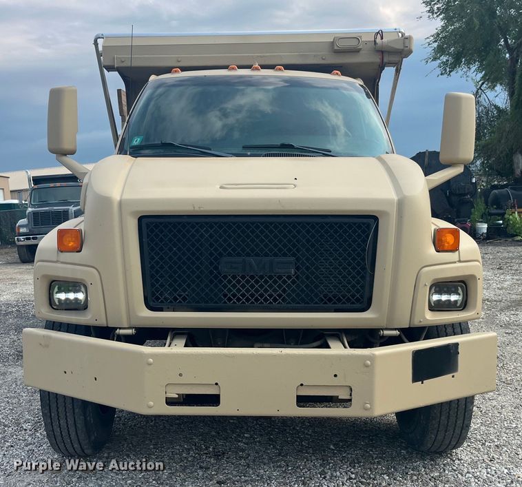 image for item EK8843 2004 GMC C7500 dump truck