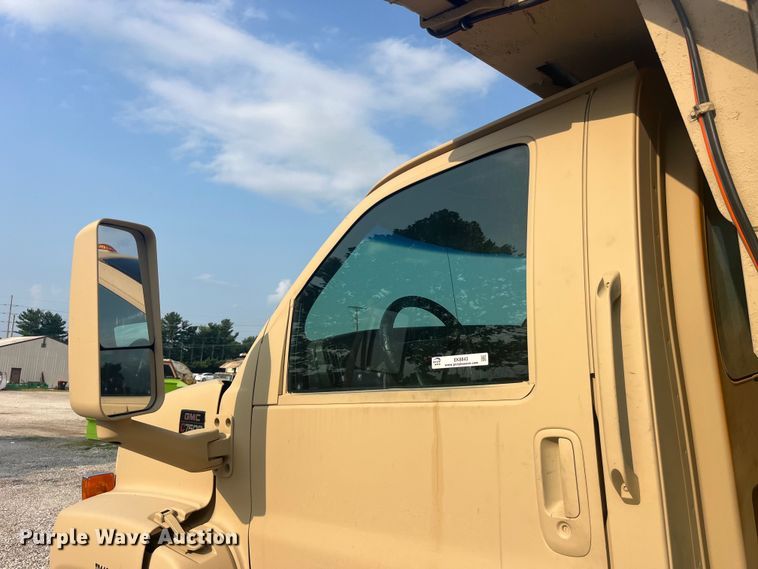 image for item EK8843 2004 GMC C7500 dump truck