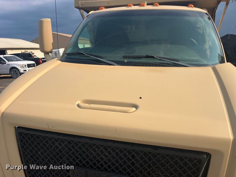 image for item EK8843 2004 GMC C7500 dump truck