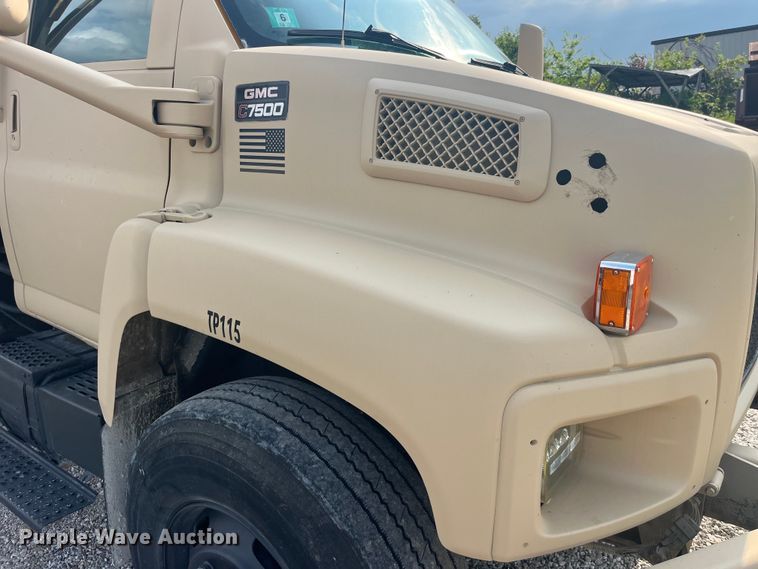 image for item EK8843 2004 GMC C7500 dump truck