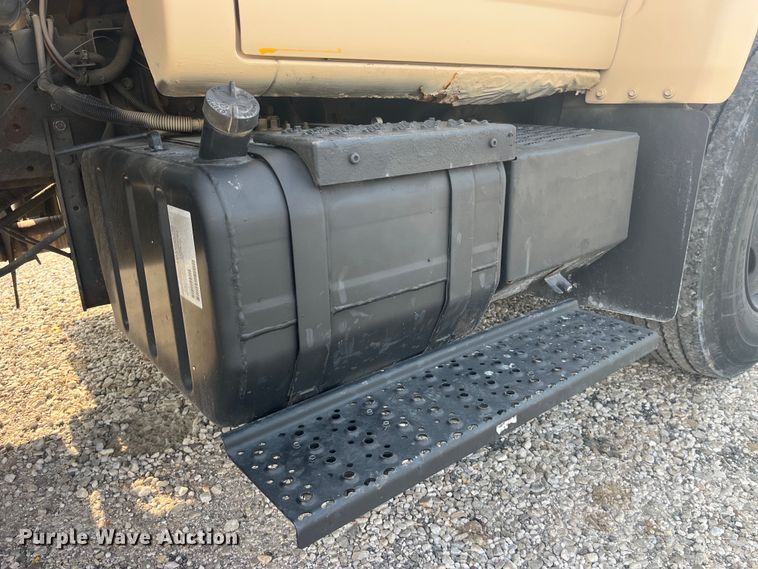 image for item EK8843 2004 GMC C7500 dump truck