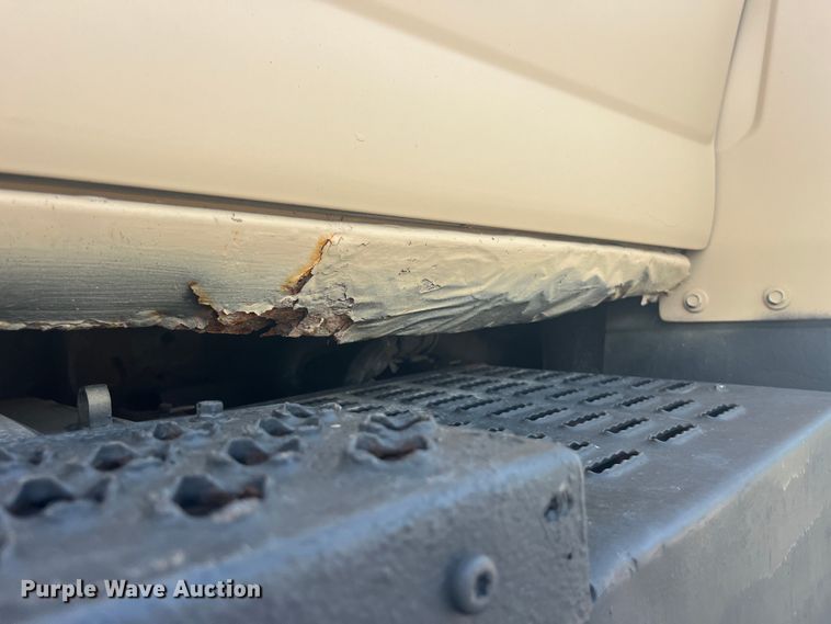 image for item EK8843 2004 GMC C7500 dump truck