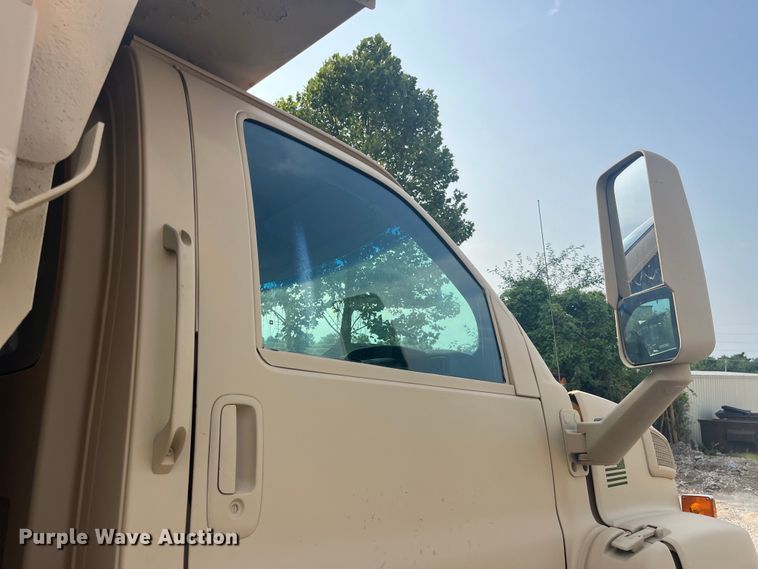 image for item EK8843 2004 GMC C7500 dump truck