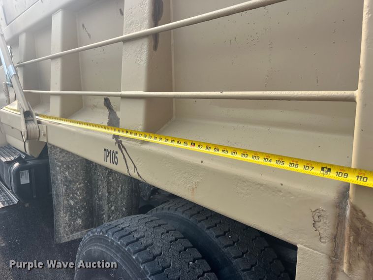 image for item EK8843 2004 GMC C7500 dump truck