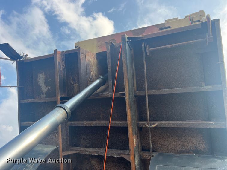 image for item EK8843 2004 GMC C7500 dump truck