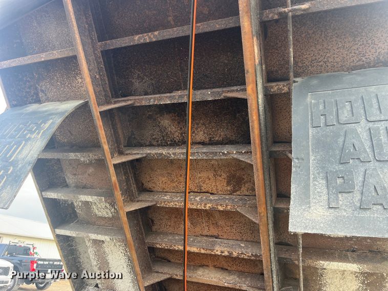 image for item EK8843 2004 GMC C7500 dump truck