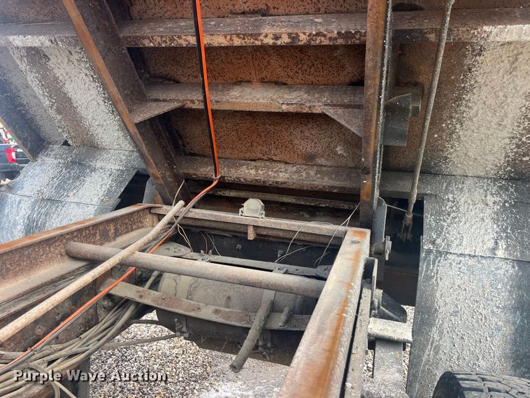 image for item EK8843 2004 GMC C7500 dump truck