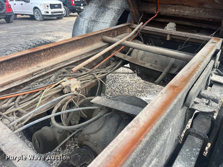 image for item EK8843 2004 GMC C7500 dump truck