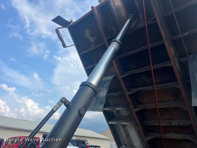 image for item EK8843 2004 GMC C7500 dump truck