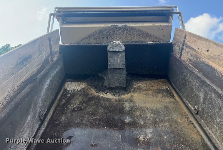 image for item EK8843 2004 GMC C7500 dump truck