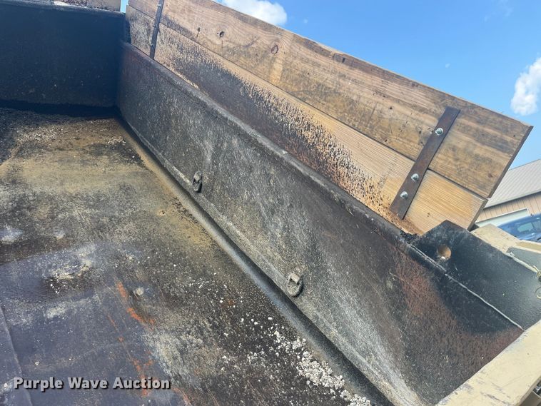 image for item EK8843 2004 GMC C7500 dump truck