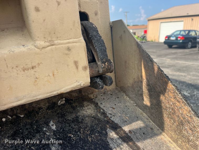 image for item EK8843 2004 GMC C7500 dump truck