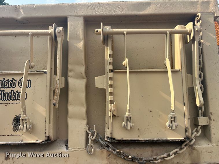 image for item EK8843 2004 GMC C7500 dump truck