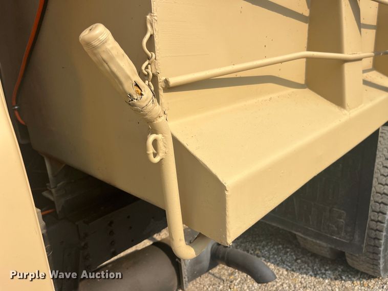 image for item EK8843 2004 GMC C7500 dump truck