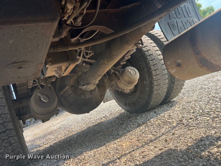 image for item EK8843 2004 GMC C7500 dump truck