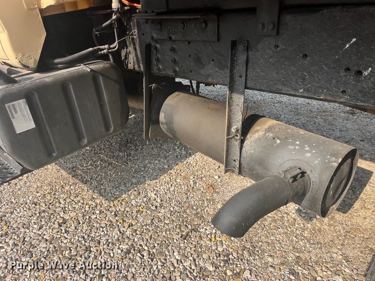 image for item EK8843 2004 GMC C7500 dump truck