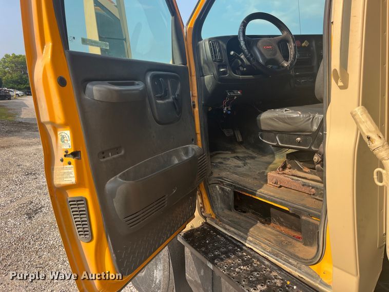 image for item EK8843 2004 GMC C7500 dump truck